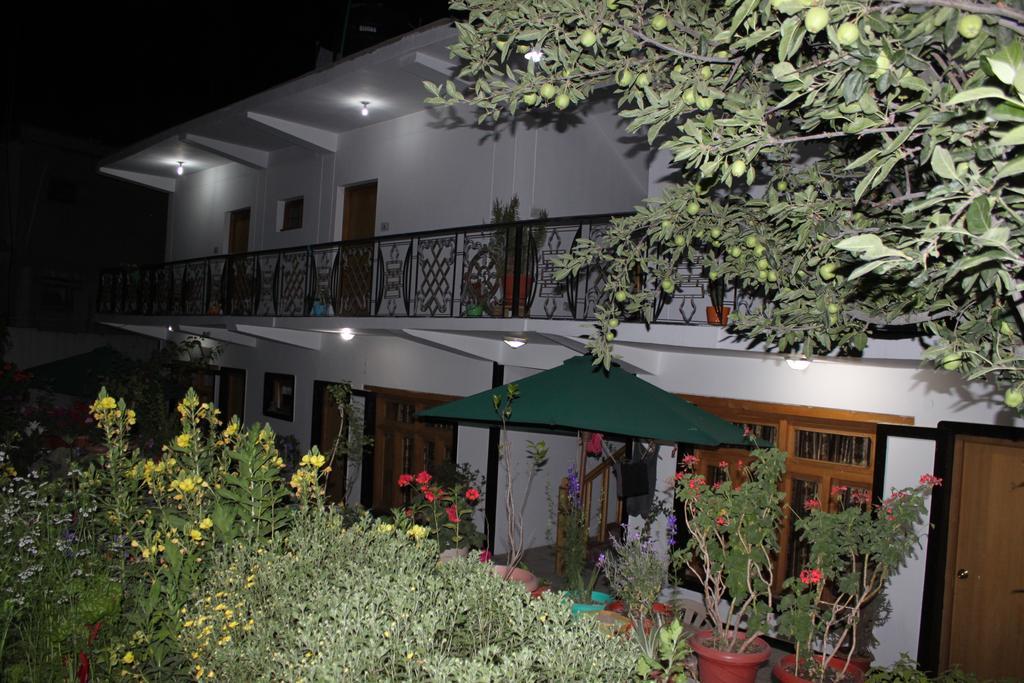Hotel Travellers House Leh Exterior foto