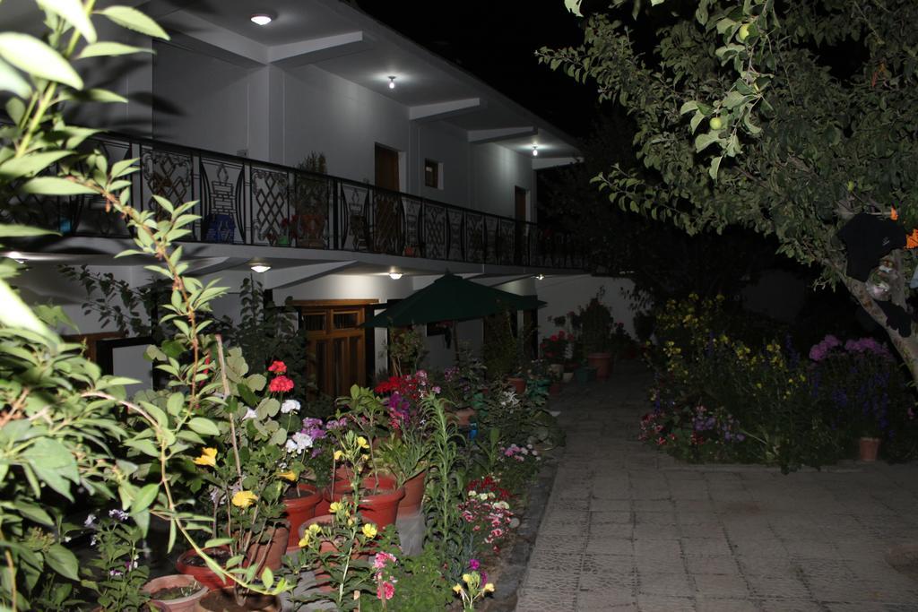 Hotel Travellers House Leh Exterior foto