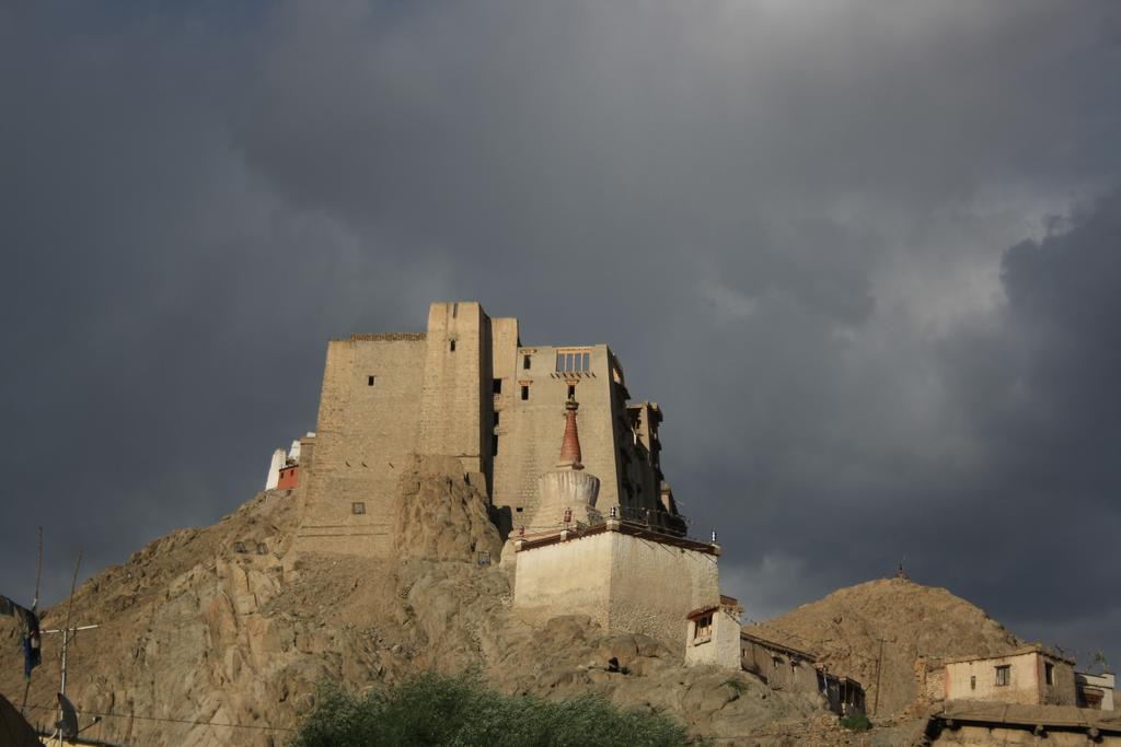 Hotel Travellers House Leh Exterior foto